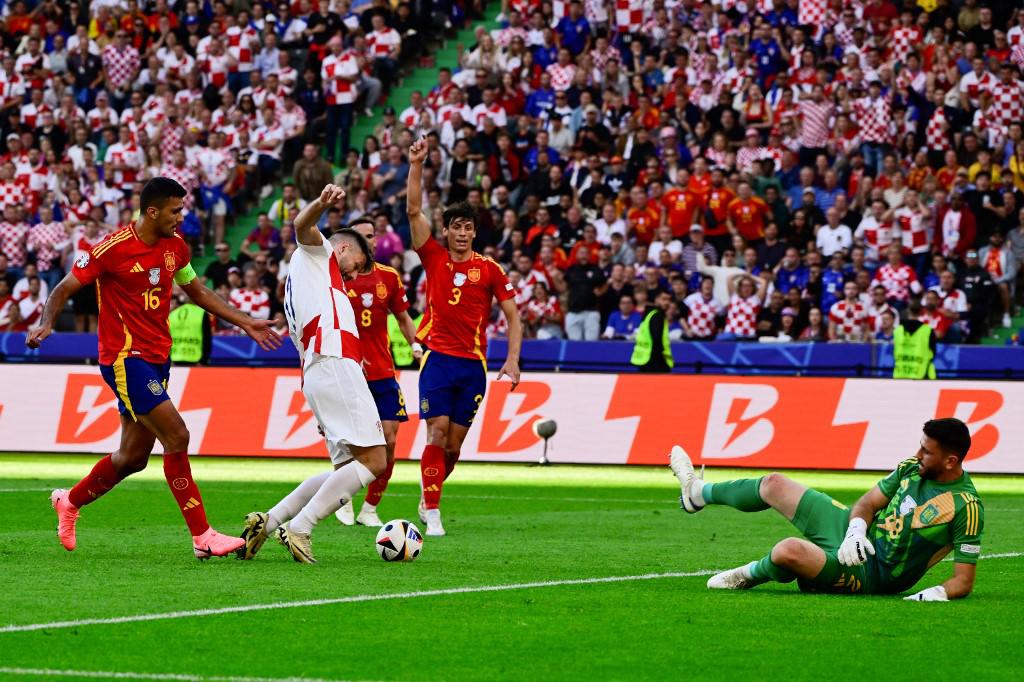 Pol Mica En Croacia Fall Un Gol Ante Espa A Y El T Cnico Se Lo Carga