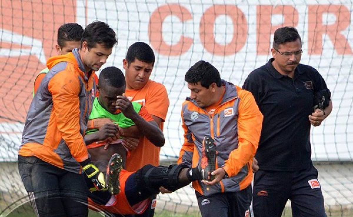 Primicia Rubilio Castillo Sufre Rotura De Ligamentos De La Rodilla Y