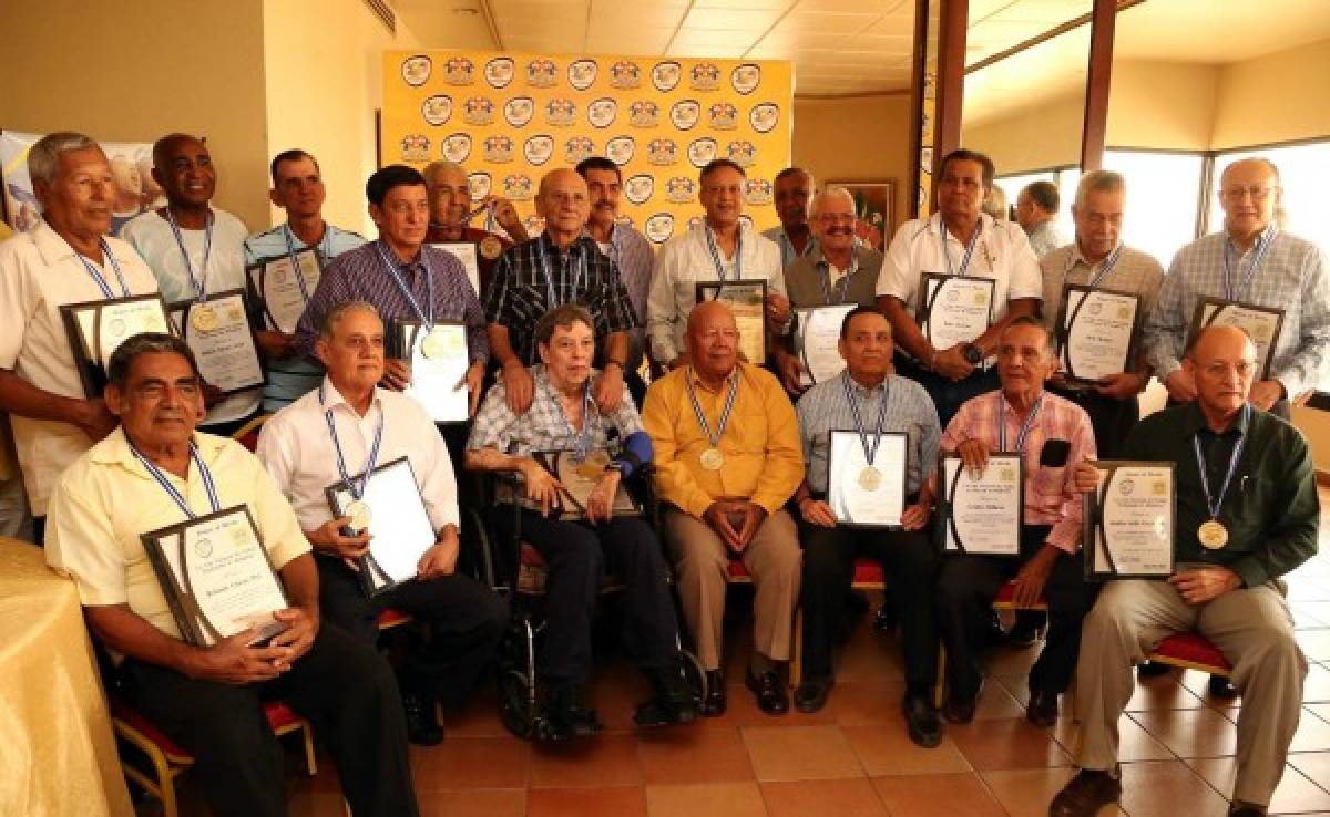 Rinden Homenaje A Los Fundadores De La Liga Nacional