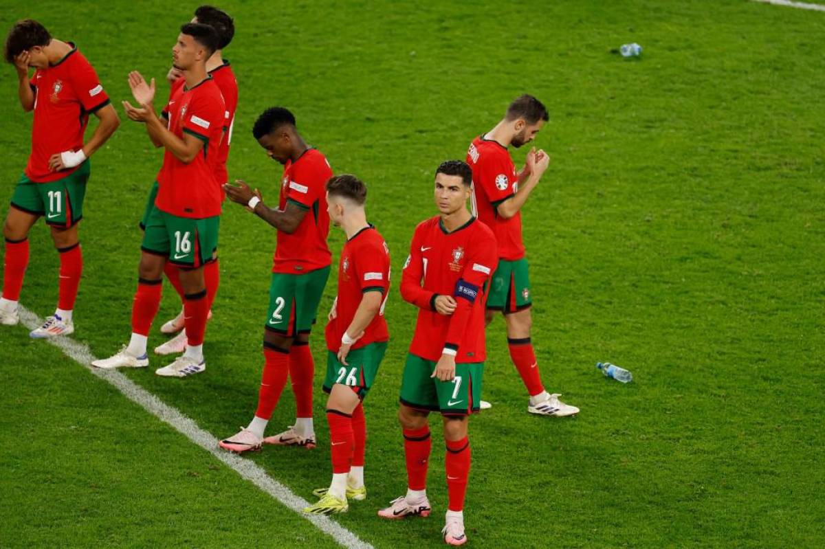 Triste Gesto De Cristiano Con Pepe El Se Alado De Portugal Francia Y